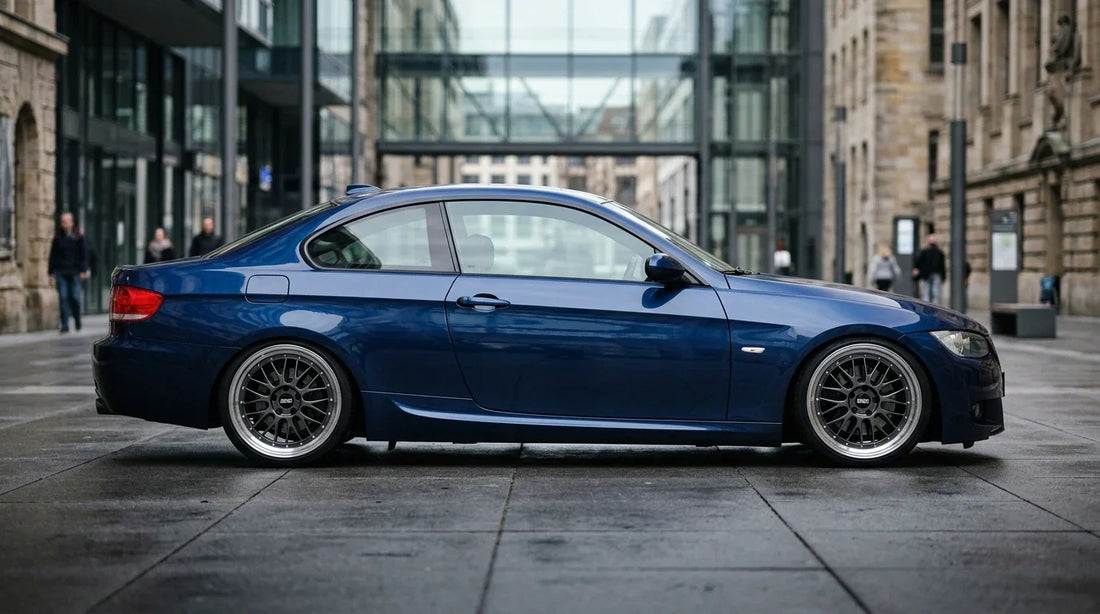 BMW abaissée de profil avec bas de caisse look Pack M, silhouette German Look