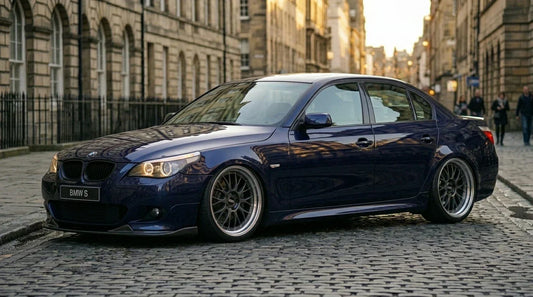 BMW E60 abaissée sur jantes en monte décalée, style German Look